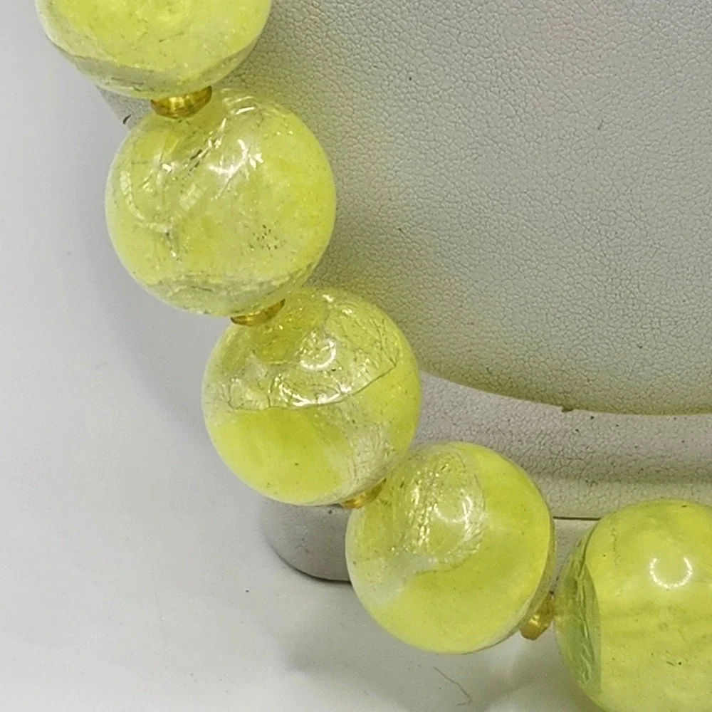 Vintage Trifari Yellow Lucite Bead Necklace Gold Tone Adjustable Chain Choker - Picture 3 of 7